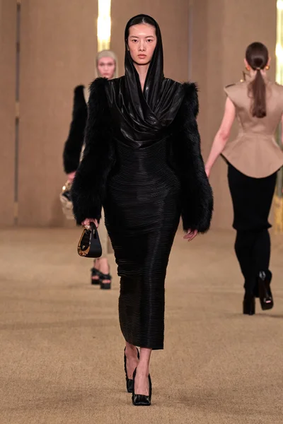 Look 25